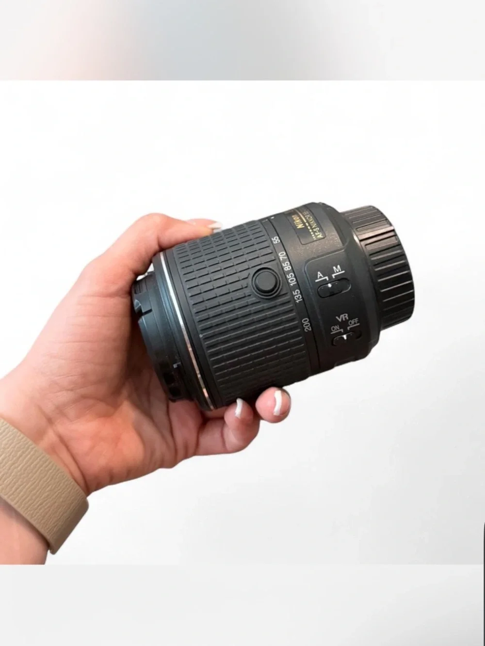 Nikon AF-S DX NIKKOR 55-200mm f/4.5-5.6G ED VR black photography lens